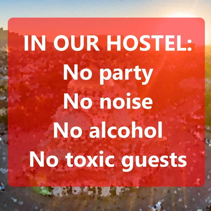 "No Party & Many Rules" Hostel N1 صوفيا المظهر الخارجي الصورة